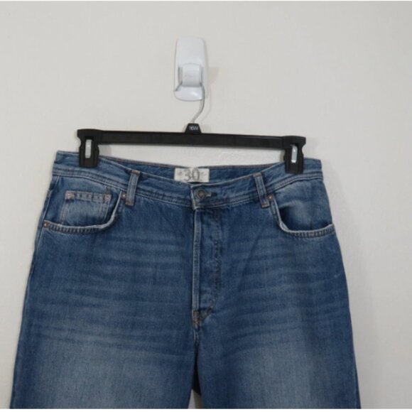 Free People Maggie Mid Rise Straight Leg Distressed Jeans Size 30 Frayed Hem - Picture 3 of 5